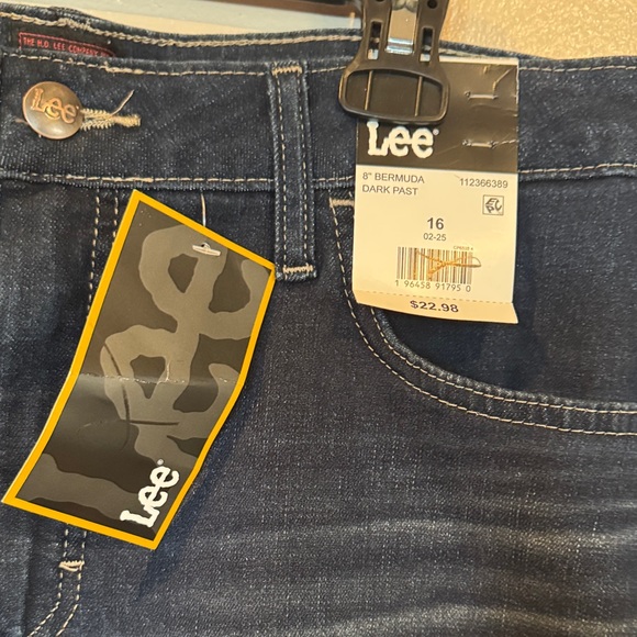 Lee’s Women’s Bermuda Denim Shorts Size 16 - Picture 2 of 5